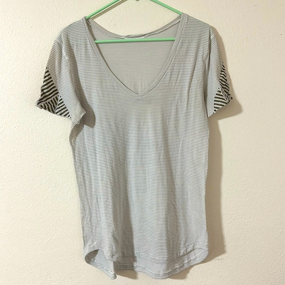 Lululemon Women’s Tee, Size 12/Large - Picture 1 of 6